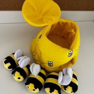 LAKESHORE Hide & Seek Behive Learn & Play Bees Sensory Toy Plush